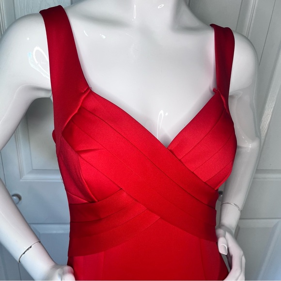 Long red evening gown - Picture 4 of 6